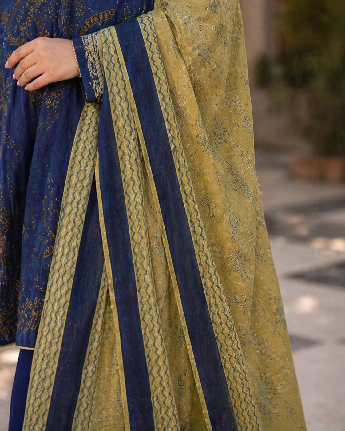 Regal Navy Blue Embroidered Lawn 3-Piece Suit