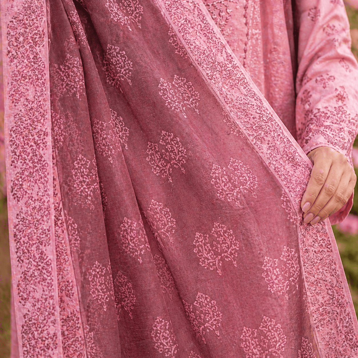 Elegant Rose Embroidered Lawn 3-Piece Suit